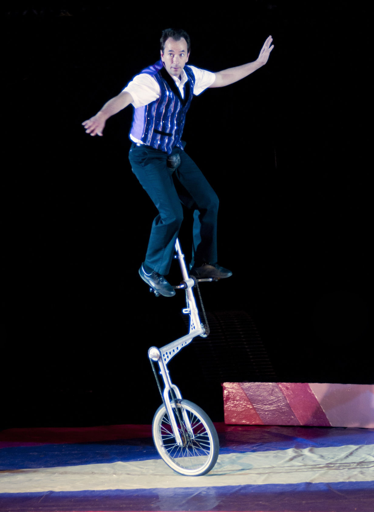 040921-bara-news-circus-world-howells-01